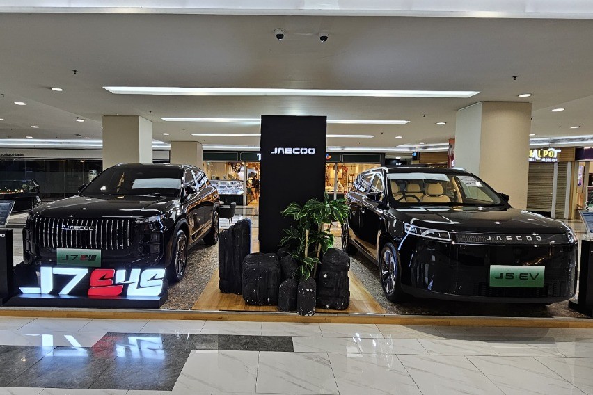 Jaecoo Tampilkan J7 SHS dan J5 EV Premium di Mall Kota Kasablanka